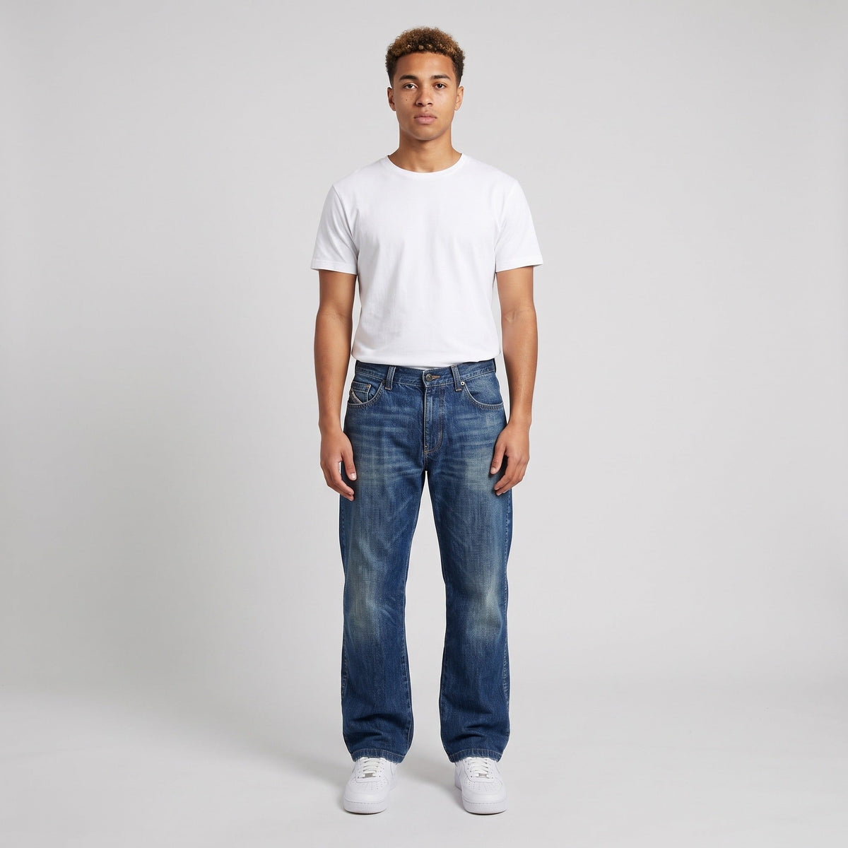 KI-Ansicht: Vintage D&G Jeans (W30 L33) getragen (KI-Visualisierung, Zustand siehe echte Fotos)