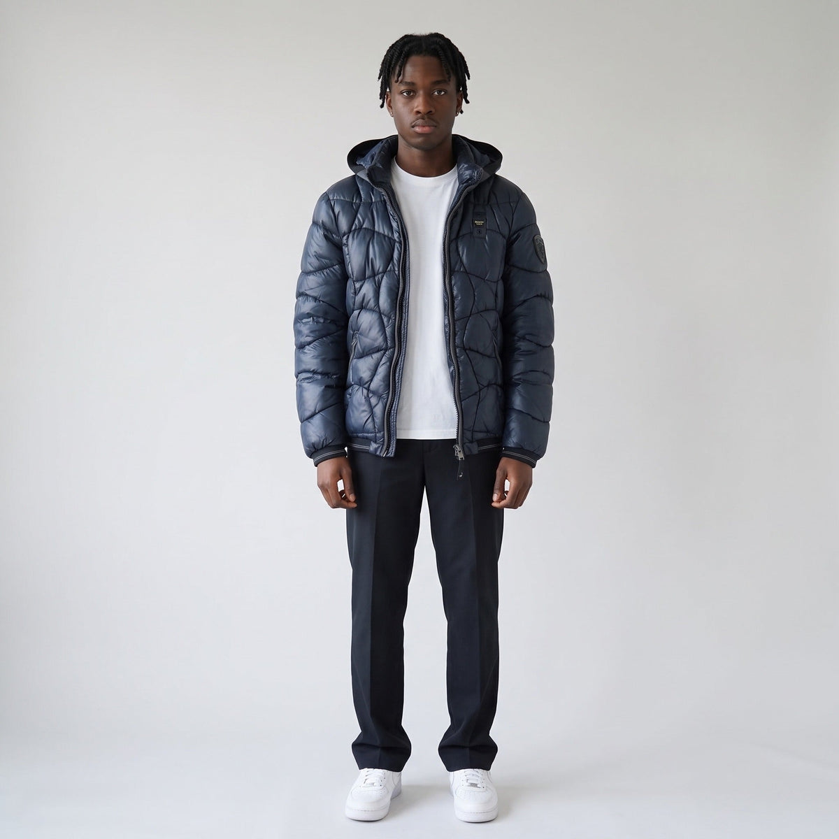 KI-Ansicht: Vintage Blauer Winterjacke (M) getragen (KI-Visualisierung, Zustand siehe echte Fotos)