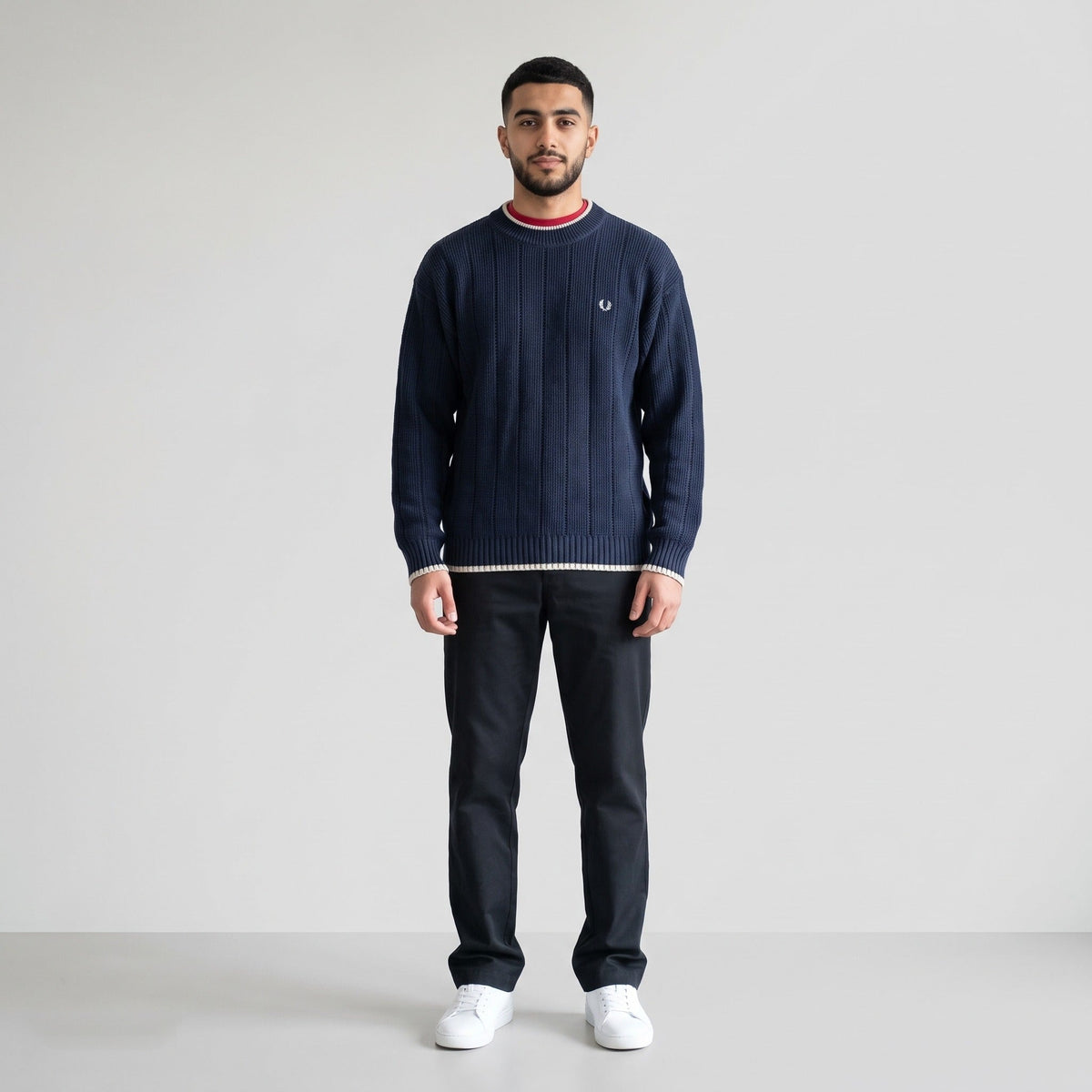 KI-Ansicht: Vintage Fred Perry Sweater (M) getragen (KI-Visualisierung, Zustand siehe echte Fotos)