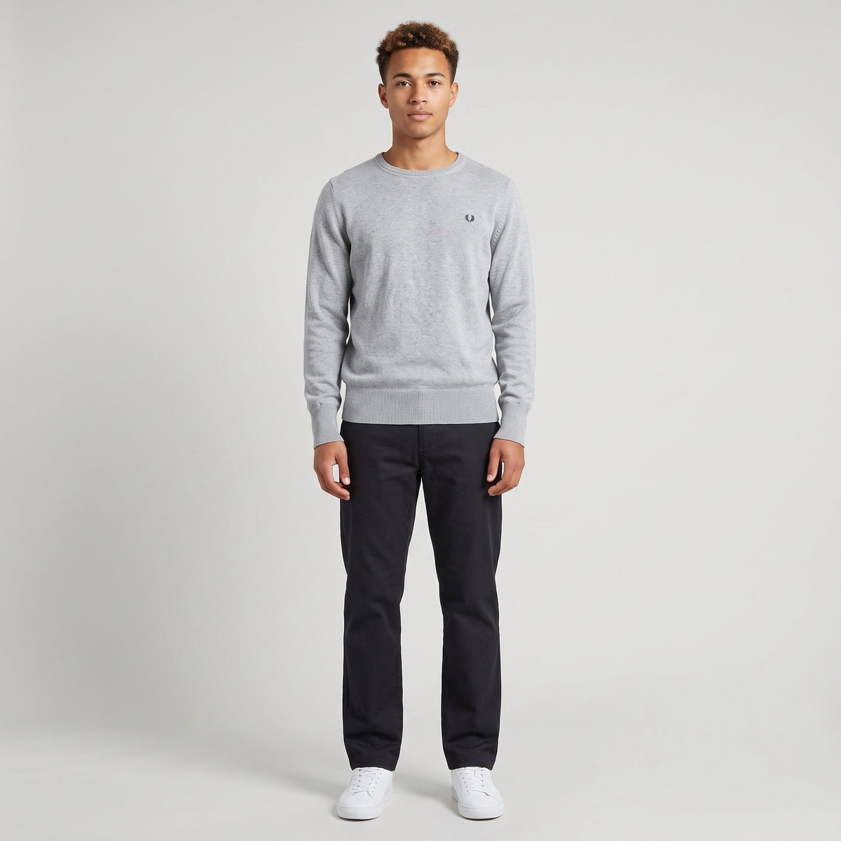 KI-Ansicht: Vintage Fred Perry Sweater (S) getragen (KI-Visualisierung, Zustand siehe echte Fotos)