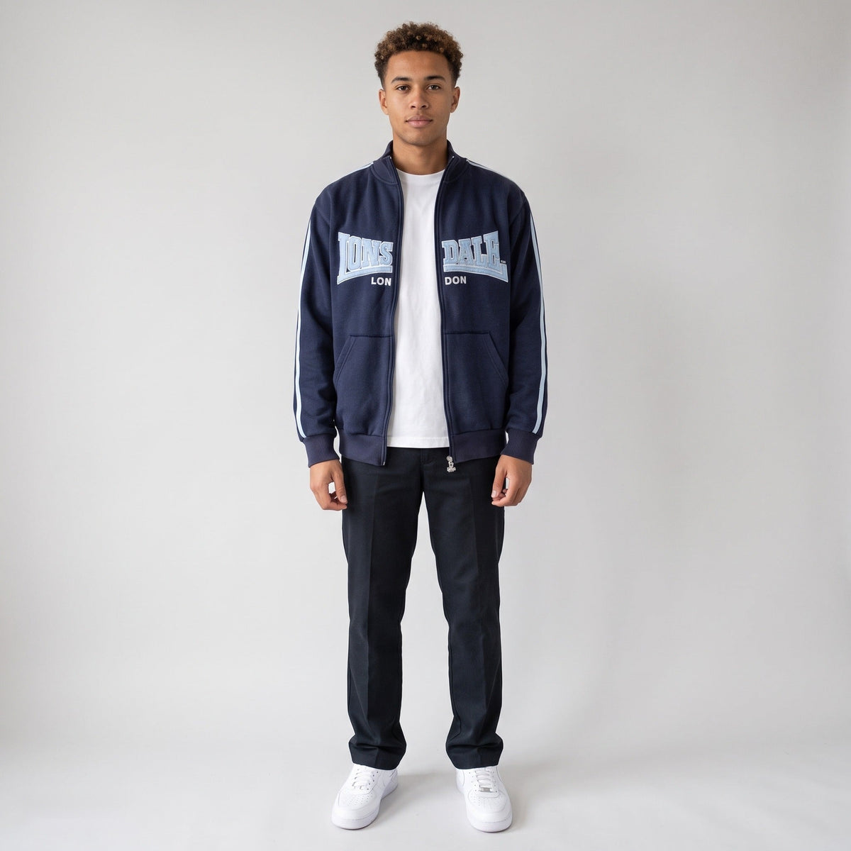KI-Ansicht: Vintage Lonsdale Trackjacket (S) getragen (KI-Visualisierung, Zustand siehe echte Fotos)