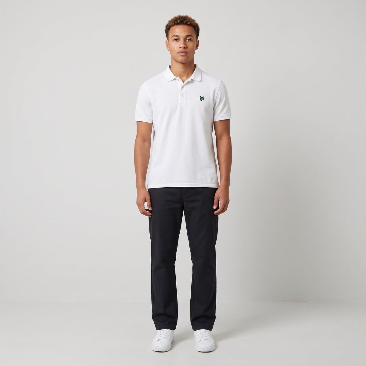 KI-Ansicht: Vintage Lyle & Scott Poloshirt (M) getragen (KI-Visualisierung, Zustand siehe echte Fotos)