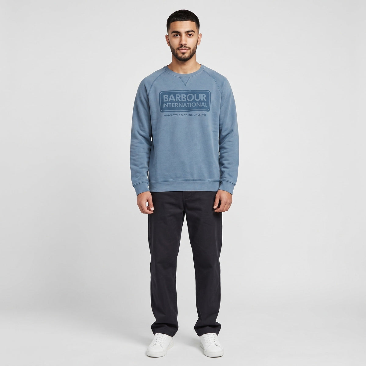 KI-Ansicht: Vintage Barbour Sweater (M) getragen (KI-Visualisierung, Zustand siehe echte Fotos)