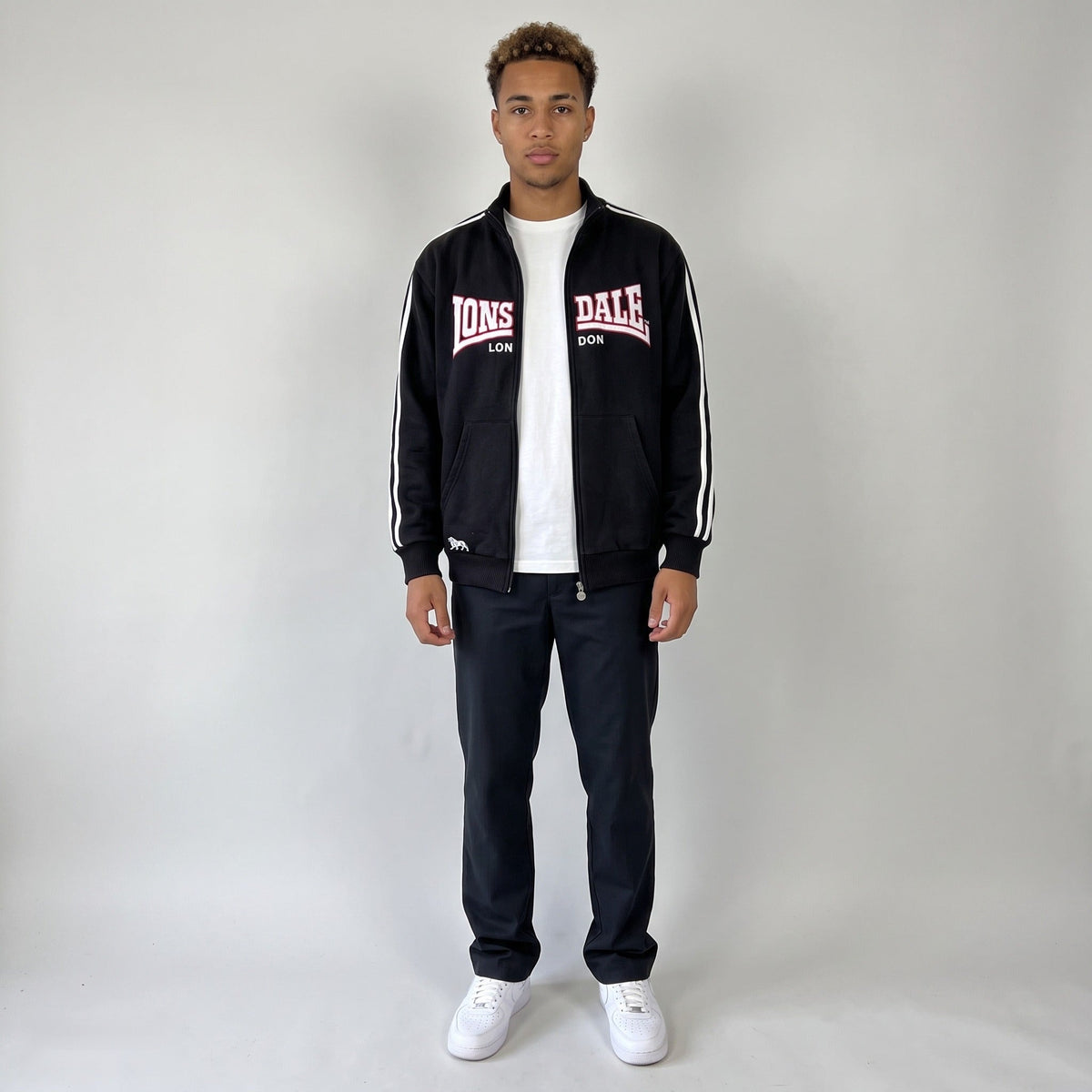 KI-Ansicht: Vintage Lonsdale Trackjacket (XL) getragen (KI-Visualisierung, Zustand siehe echte Fotos)