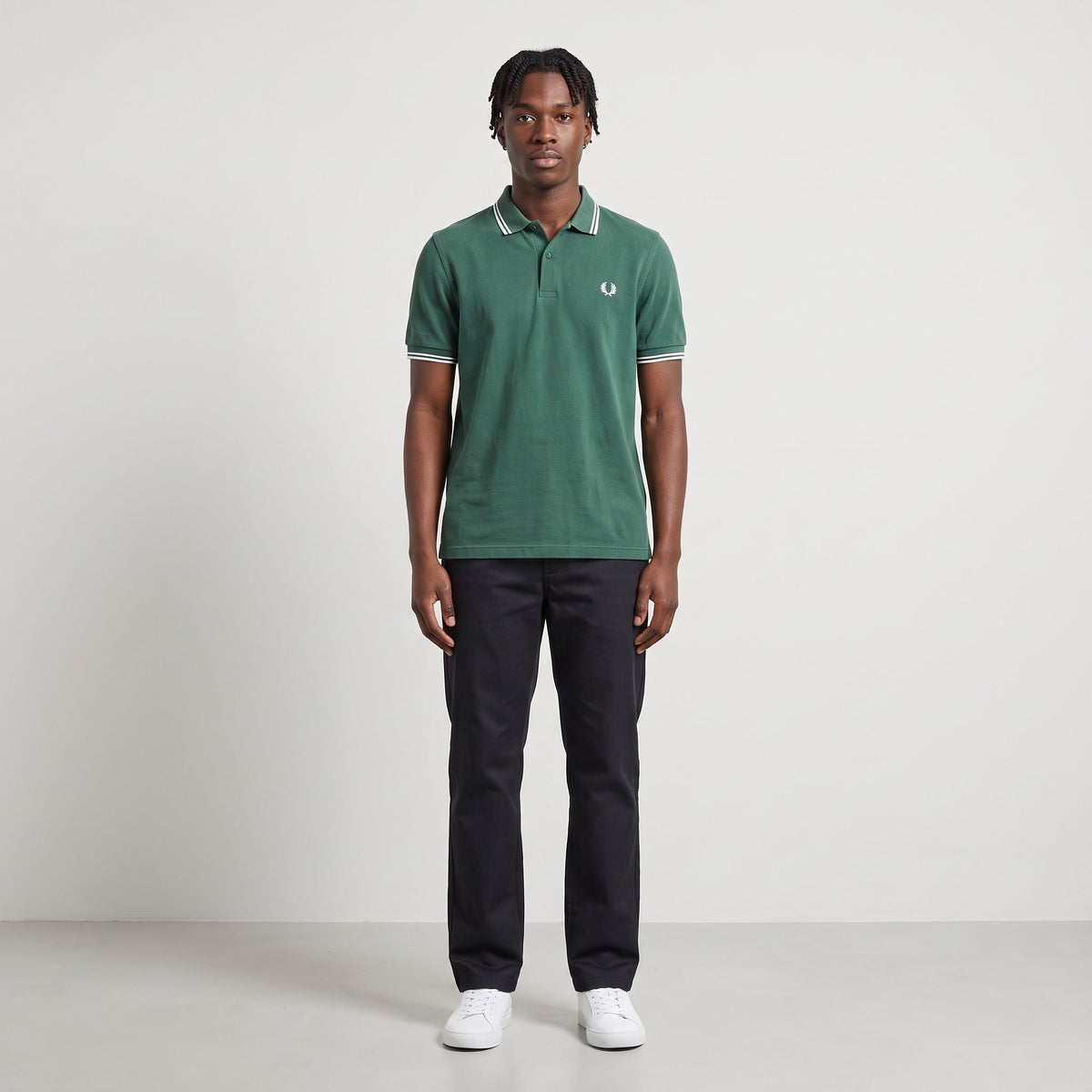 KI-Ansicht: Vintage Fred Perry Poloshirt (M) getragen (KI-Visualisierung, Zustand siehe echte Fotos)