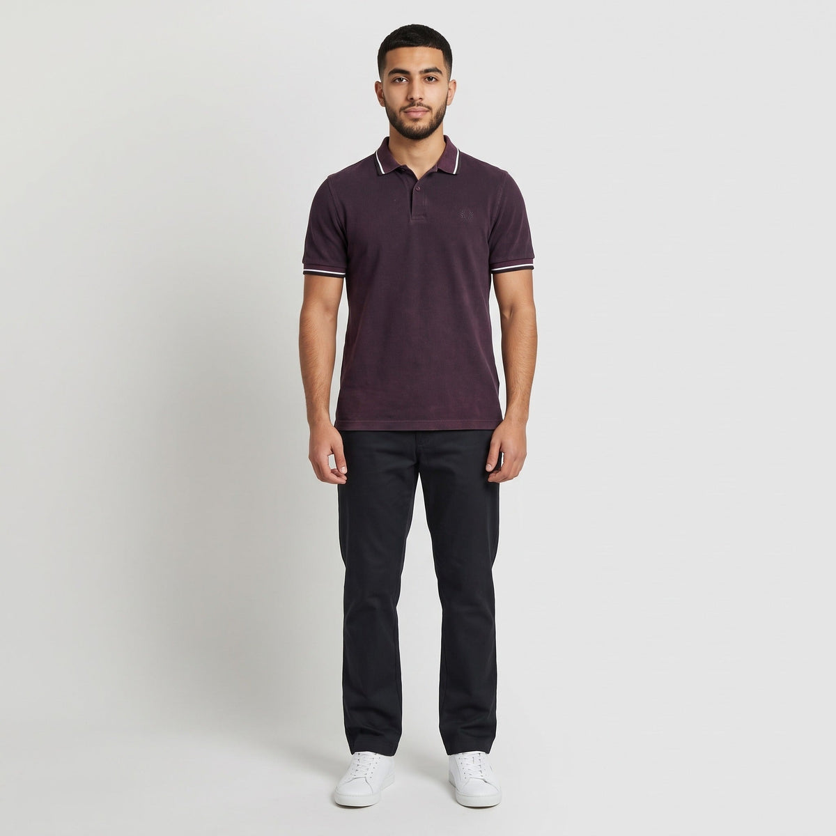 KI-Ansicht: Vintage Fred Perry Poloshirt (L) getragen (KI-Visualisierung, Zustand siehe echte Fotos)