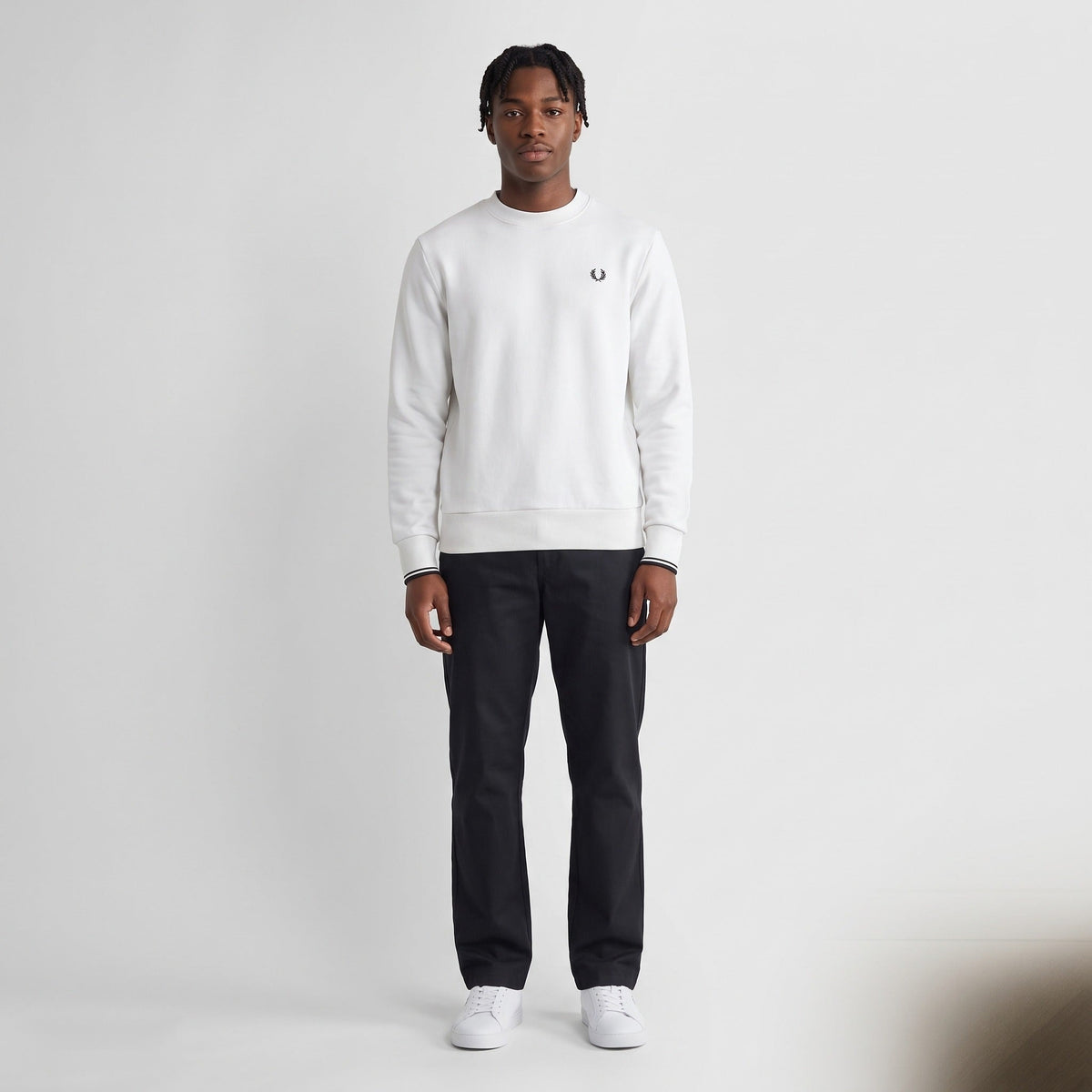 KI-Ansicht: Vintage Fred Perry Sweater (M) getragen (KI-Visualisierung, Zustand siehe echte Fotos)