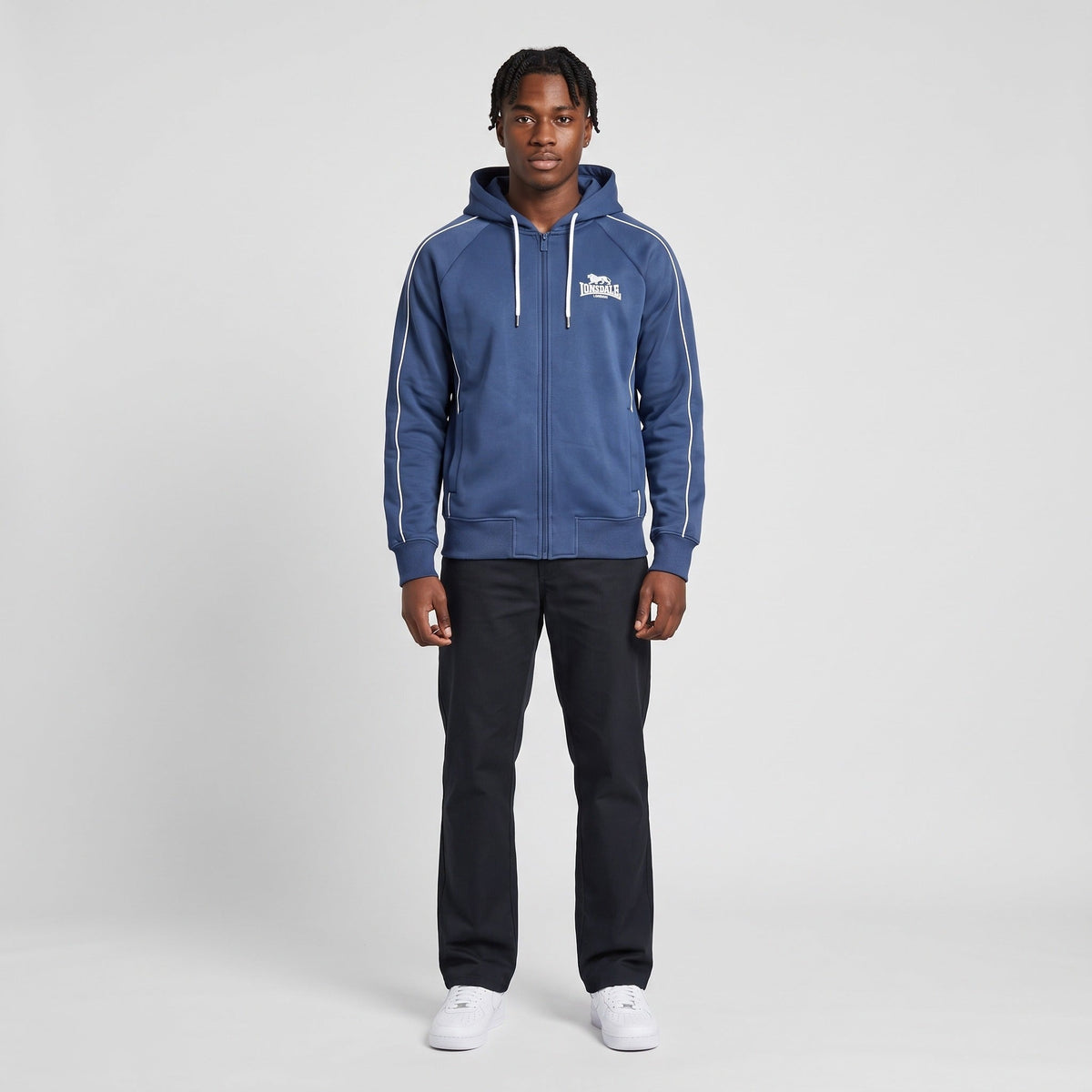 KI-Ansicht: Vintage Lonsdale Hoodie (S) getragen (KI-Visualisierung, Zustand siehe echte Fotos)