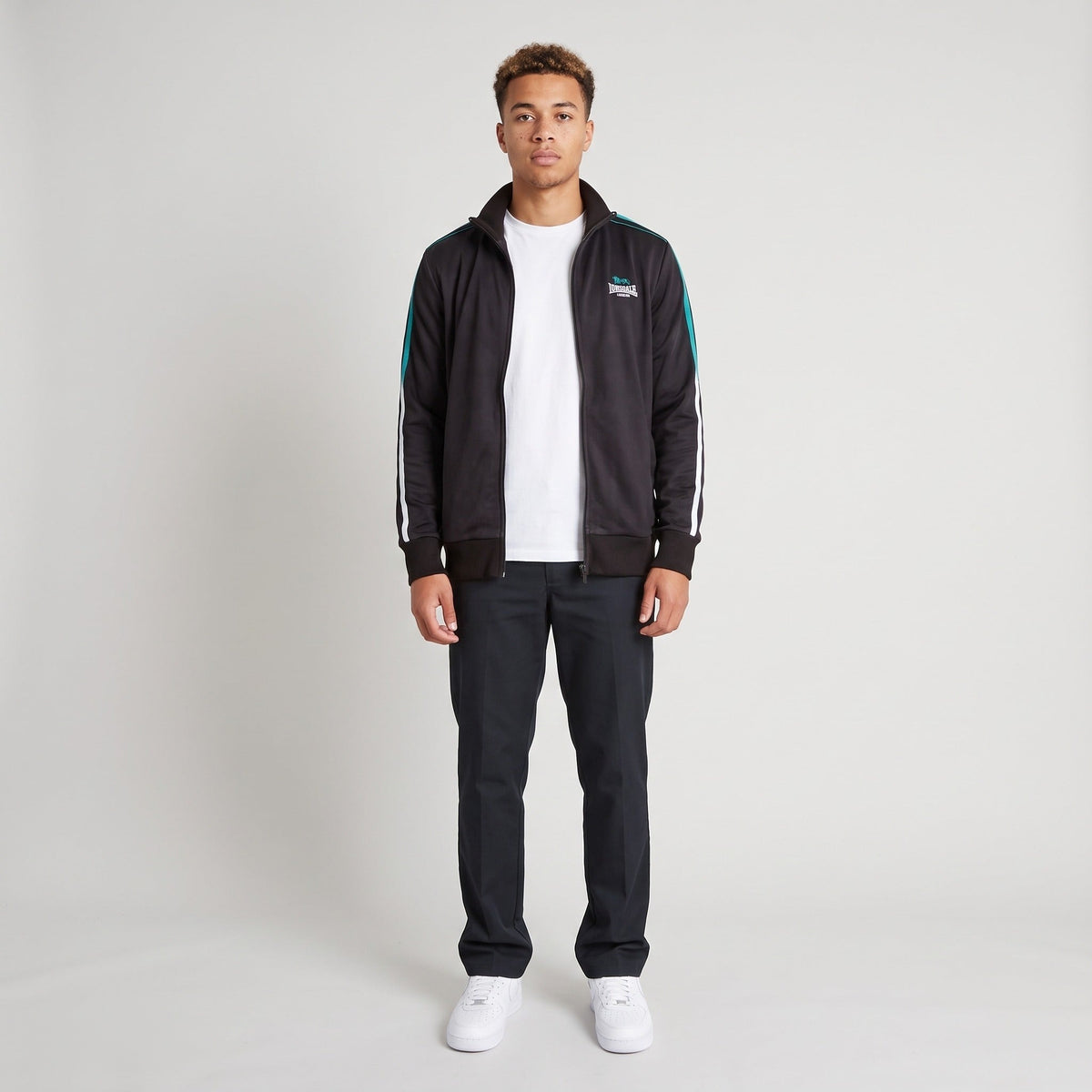 KI-Ansicht: Vintage Lonsdale Trackjacket (S) getragen (KI-Visualisierung, Zustand siehe echte Fotos)