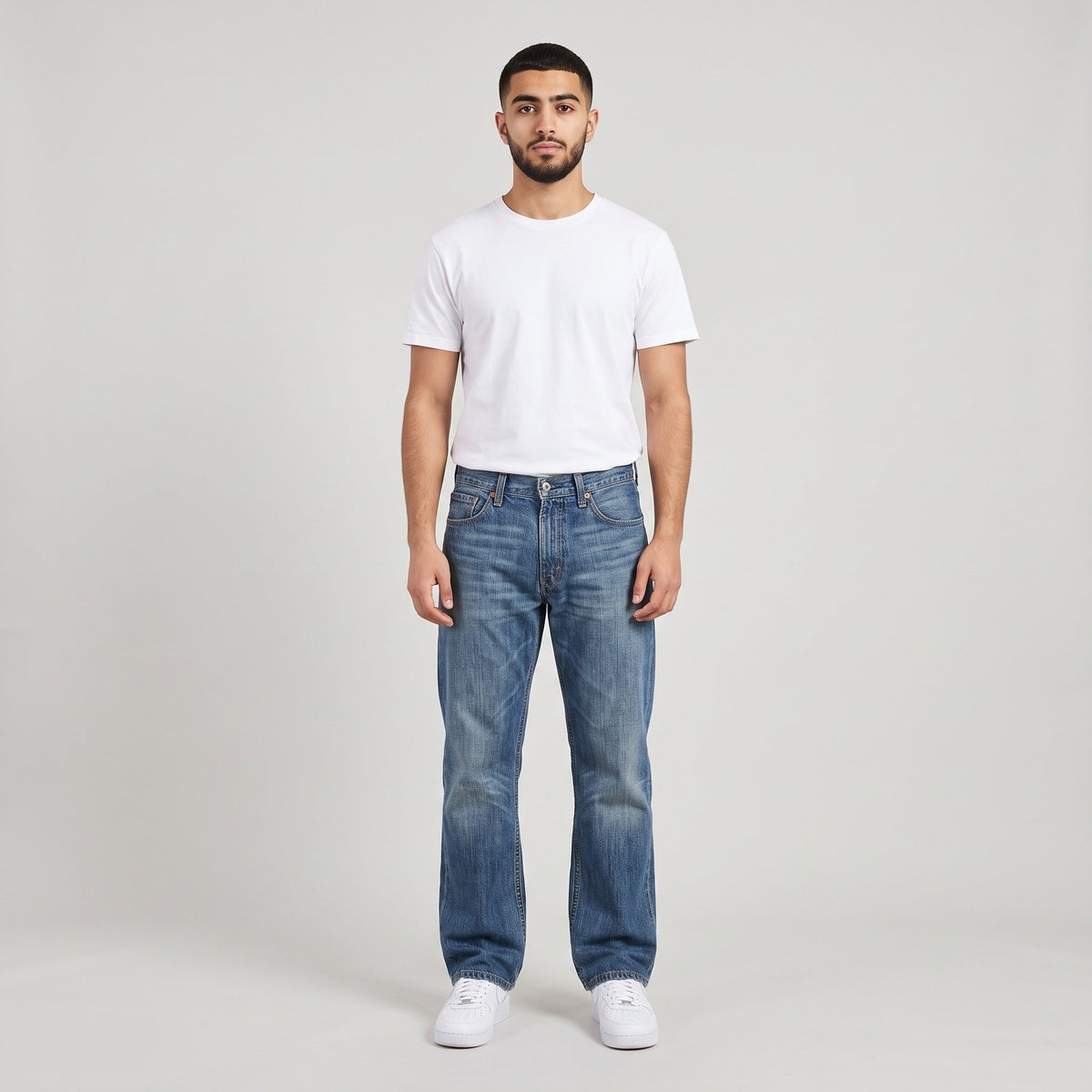 KI-Ansicht: Vintage Levi's Jeans (W38 L32) getragen (KI-Visualisierung, Zustand siehe echte Fotos)