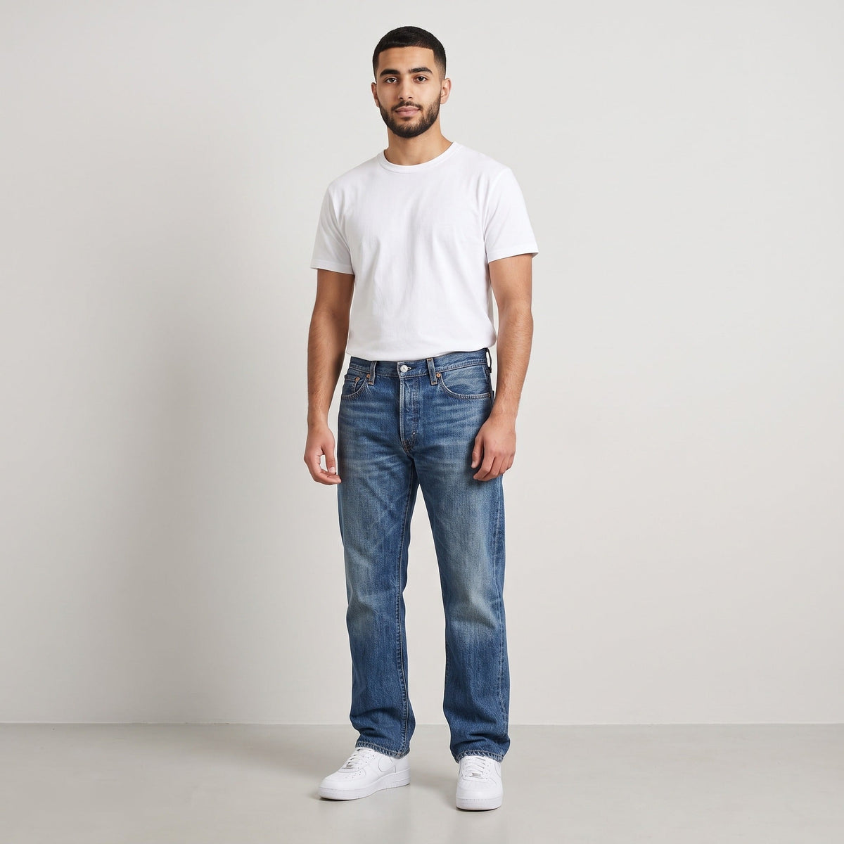 KI-Ansicht: Vintage Levi's Jeans (W33 L34) getragen (KI-Visualisierung, Zustand siehe echte Fotos)