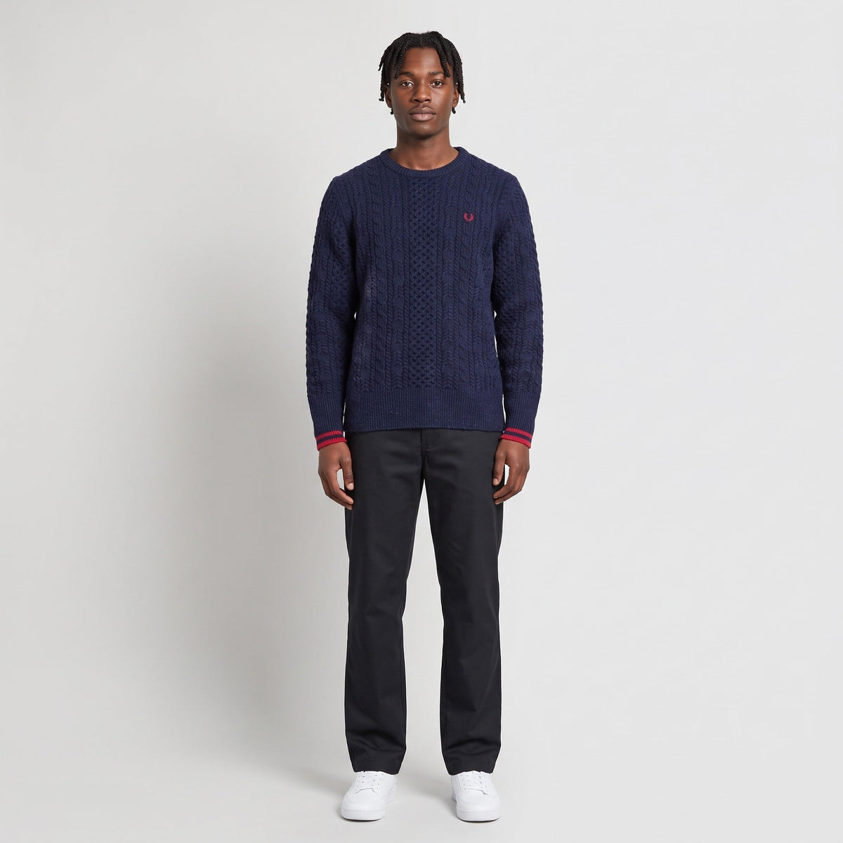 KI-Ansicht: Vintage Fred Perry Sweater (M) getragen (KI-Visualisierung, Zustand siehe echte Fotos)