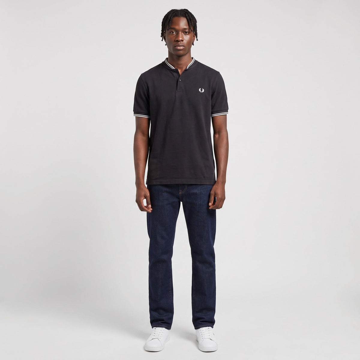 KI-Ansicht: Vintage Fred Perry Poloshirt (L) getragen (KI-Visualisierung, Zustand siehe echte Fotos)