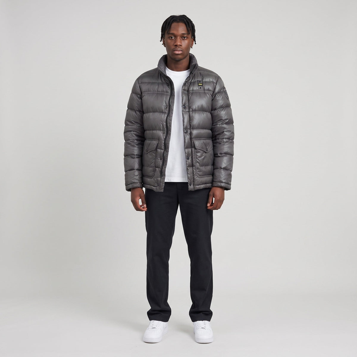 KI-Ansicht: Vintage Blauer Pufferjacke (?) getragen (KI-Visualisierung, Zustand siehe echte Fotos)