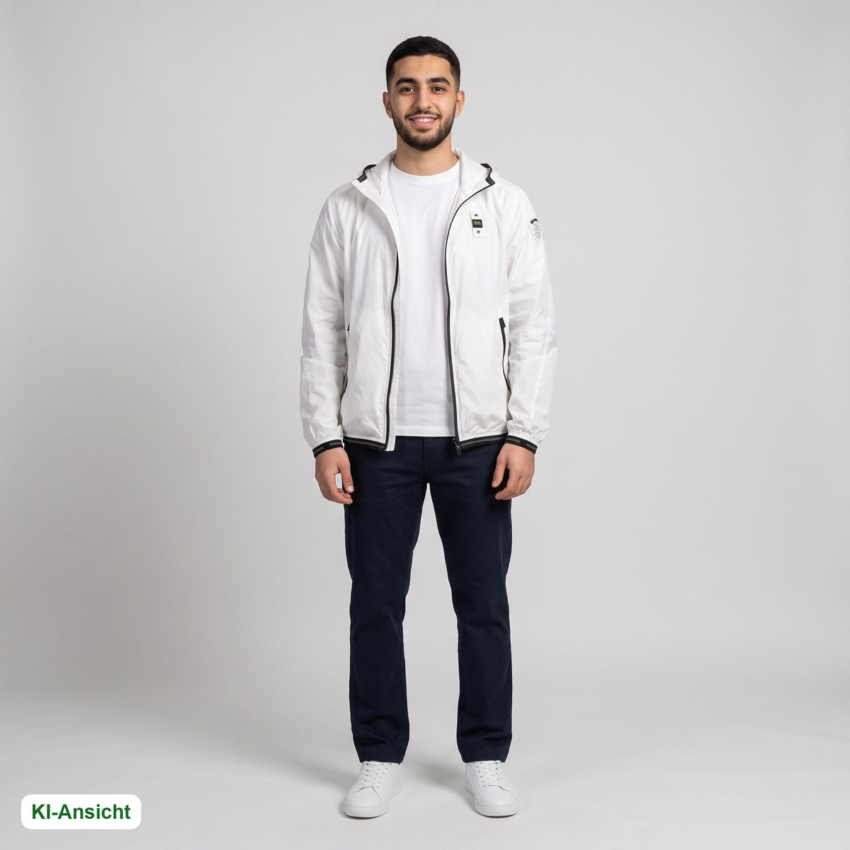 KI-Ansicht: Vintage Blauer Windbreaker (?) getragen (KI-Visualisierung, Zustand siehe echte Fotos)