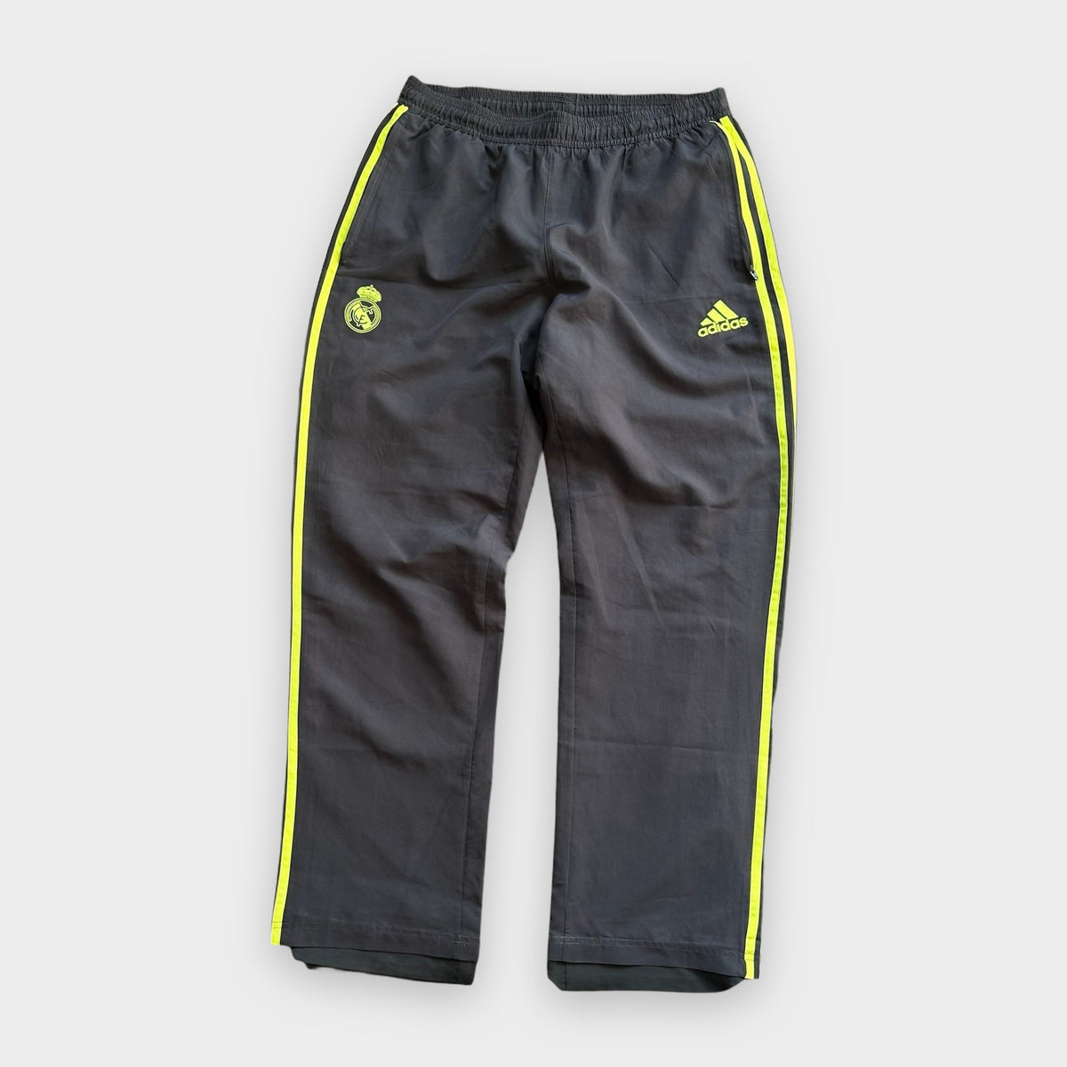Vintage Adidas Real Madrid Trackpants (L) – Einzelstück bei 96vintage, Foto 1