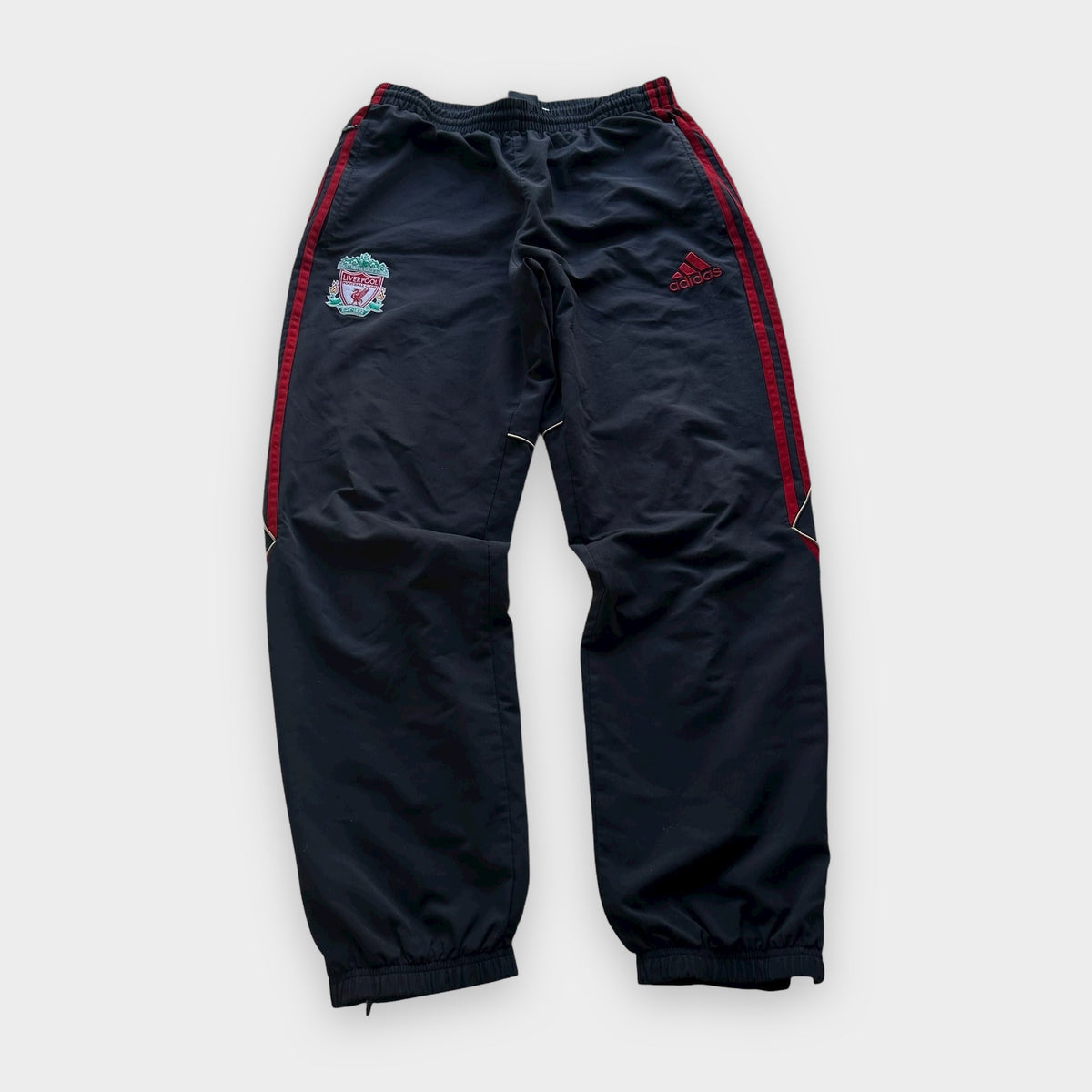Vintage Adidas Liverpool Trackpants (S) – Einzelstück bei 96vintage, Foto 1