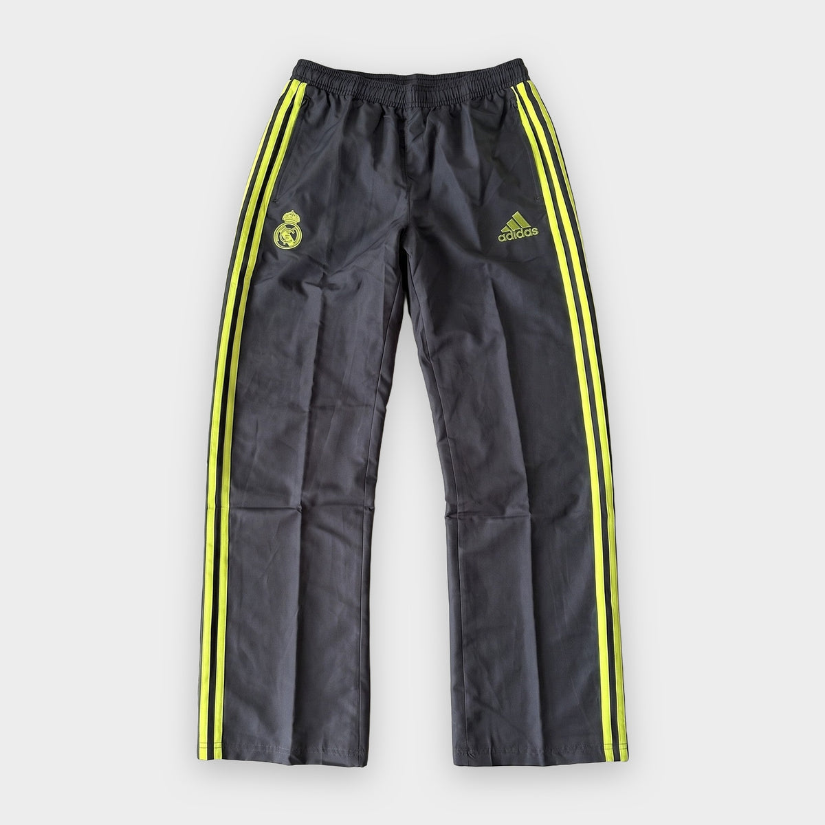KI-Cover: Vintage Adidas Trackpants (S/M), aus unseren Fotos geglättet (Zustand siehe echte Fotos)