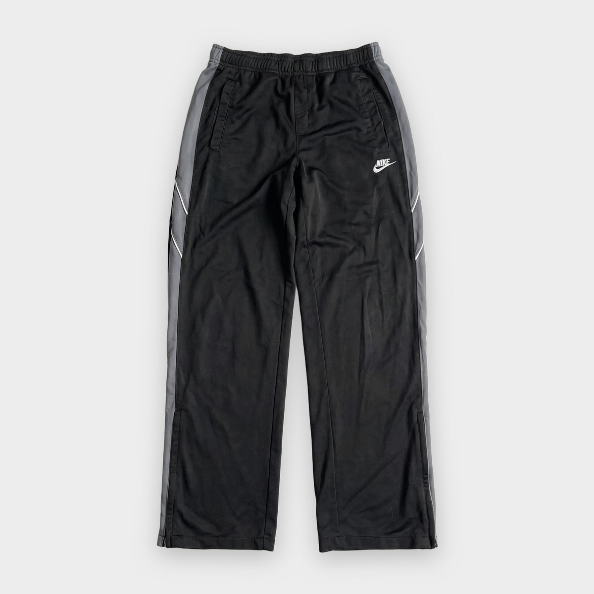 KI-Cover: Vintage Nike Trackpants (S), aus unseren Fotos geglättet (Zustand siehe echte Fotos)