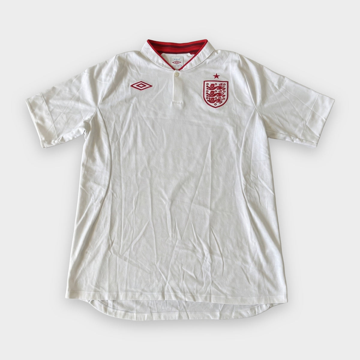 KI-Cover: Vintage Umbro Trikot (L), aus unseren Fotos geglättet (Zustand siehe echte Fotos)