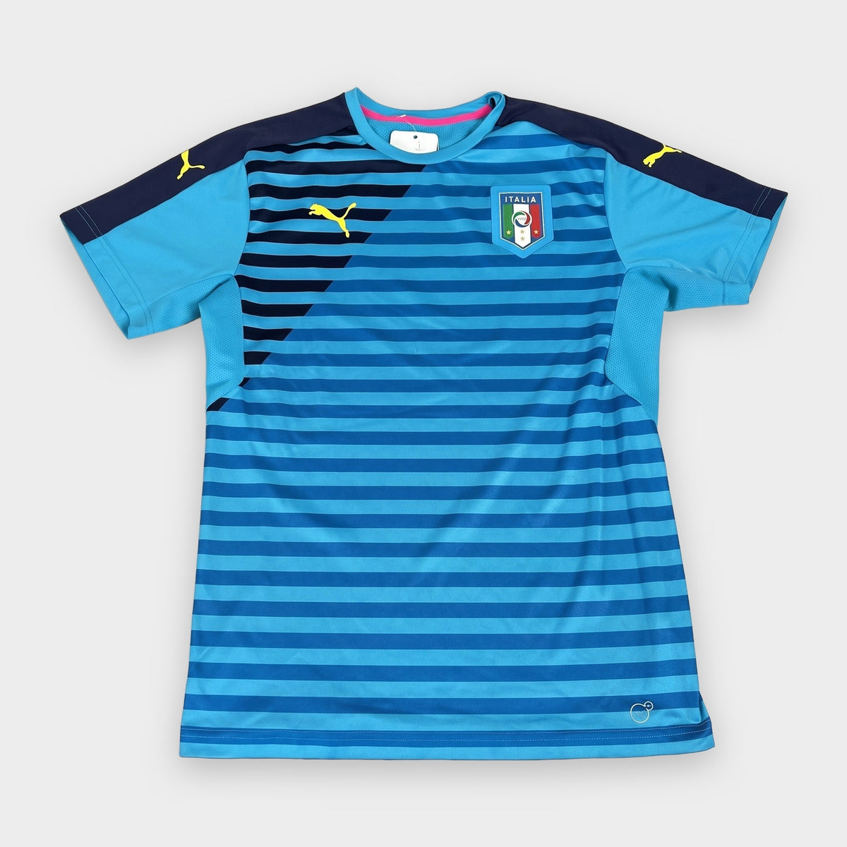 KI-Cover: Vintage Puma Trikot (L), aus unseren Fotos geglättet (Zustand siehe echte Fotos)
