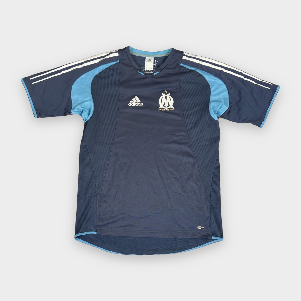KI-Cover: Vintage Adidas Trikot (L), aus unseren Fotos geglättet (Zustand siehe echte Fotos)