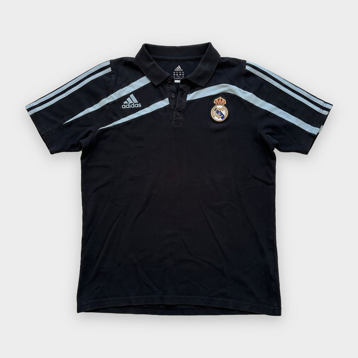 KI-Cover: Vintage Adidas Poloshirt (M), aus unseren Fotos geglättet (Zustand siehe echte Fotos)