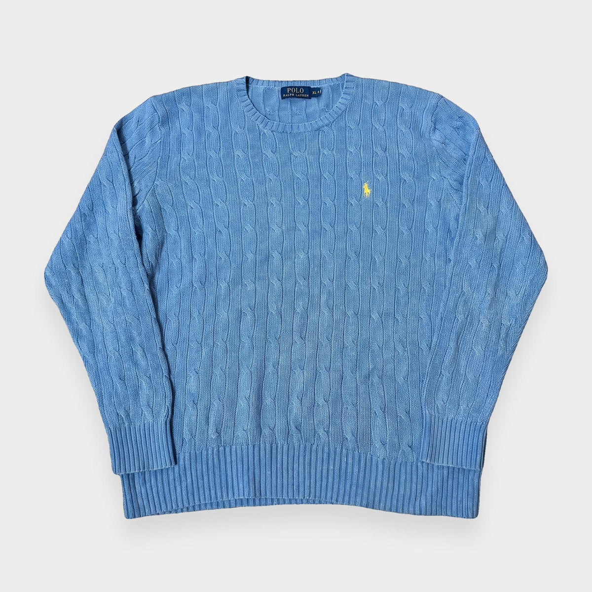 KI-Cover: Vintage Polo Ralph Lauren Sweater (L), glatt gelegt (aus unseren echten Fotos dieses Teils)