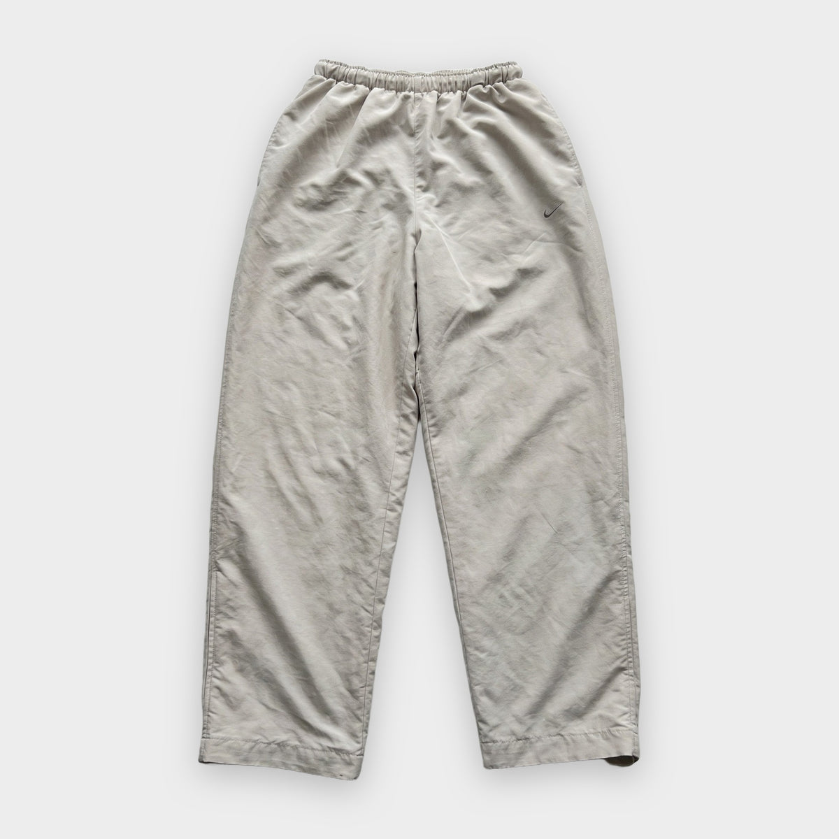 KI-Cover: Vintage Nike Trackpants (M), aus unseren Fotos geglättet (Zustand siehe echte Fotos)