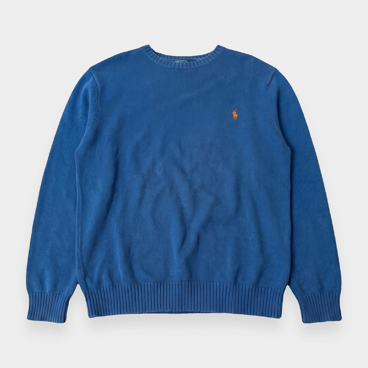 KI-Cover: Vintage Polo Ralph Lauren Sweater (S), glatt gelegt (aus unseren echten Fotos dieses Teils)