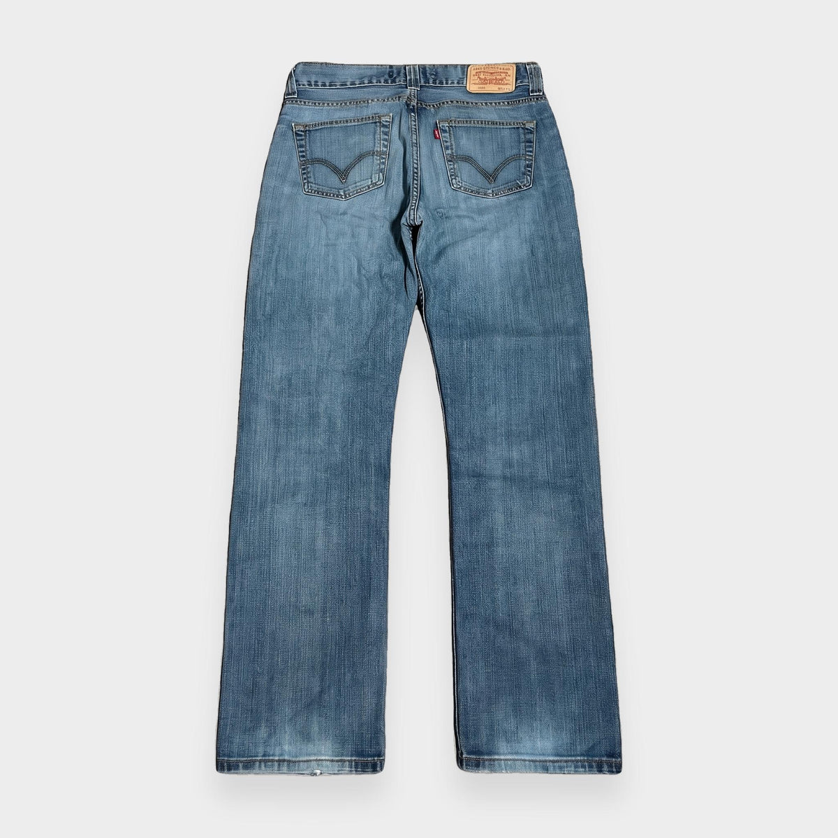 KI-Cover: Vintage Levi's Jeans (W34 L34), glatt gelegt (aus unseren echten Fotos dieses Teils)
