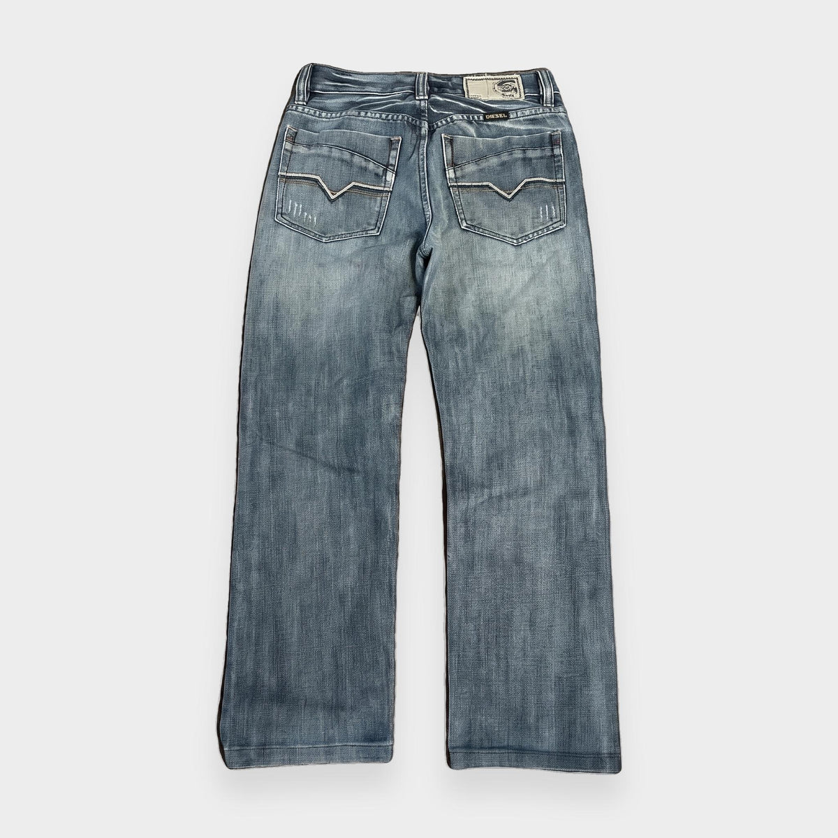 KI-Cover: Vintage Diesel Jeans (W29 L29), glatt gelegt (aus unseren echten Fotos dieses Teils)