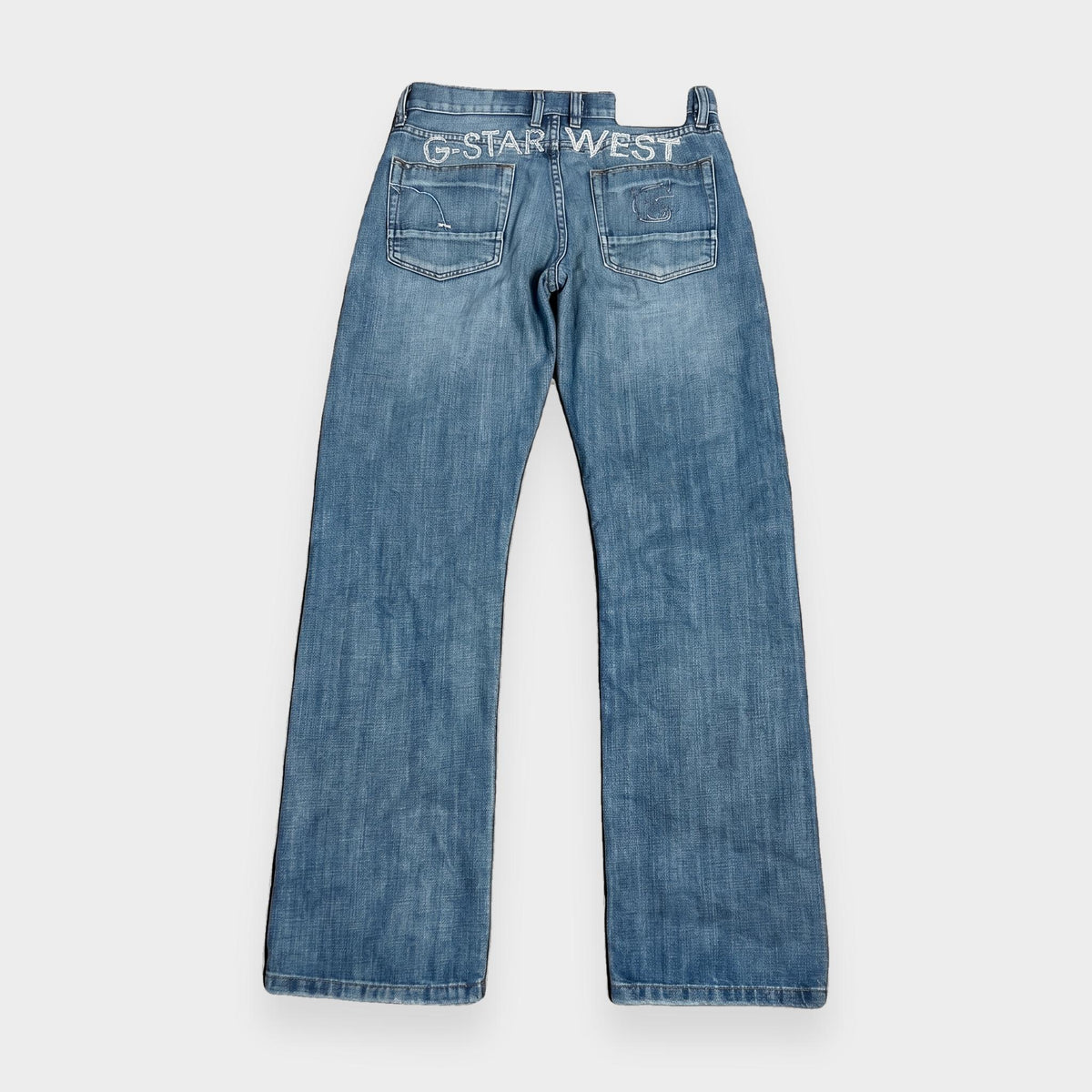 KI-Cover: Vintage G-Star Jeans (W33 L33), glatt gelegt (aus unseren echten Fotos dieses Teils)