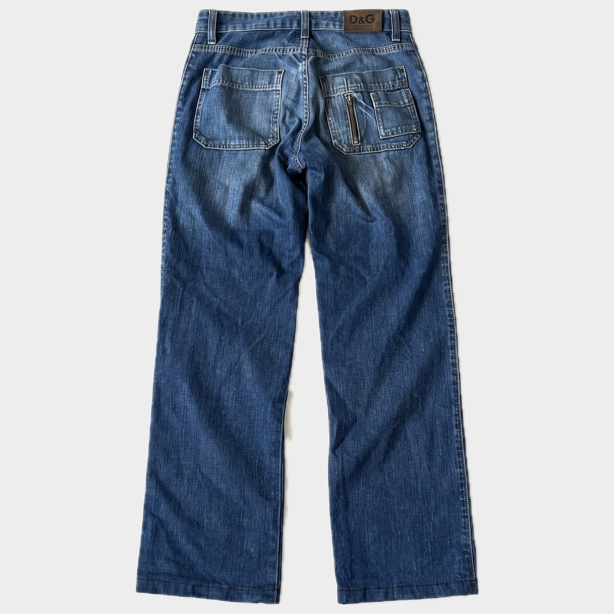 Glattes Liegefoto: Vintage D&G Jeans (W30 L33) (KI-Aufbereitung, Zustand siehe echte Fotos)