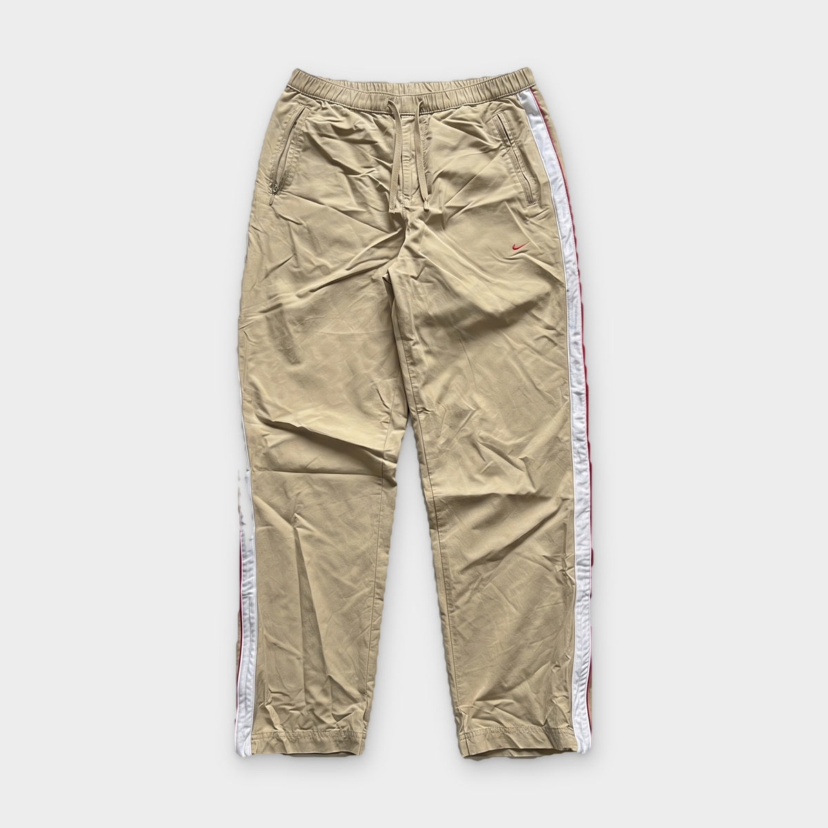 KI-Cover: Vintage Nike Trackpants (S), aus unseren Fotos geglättet (KI-Ansicht nach unseren Fotos)
