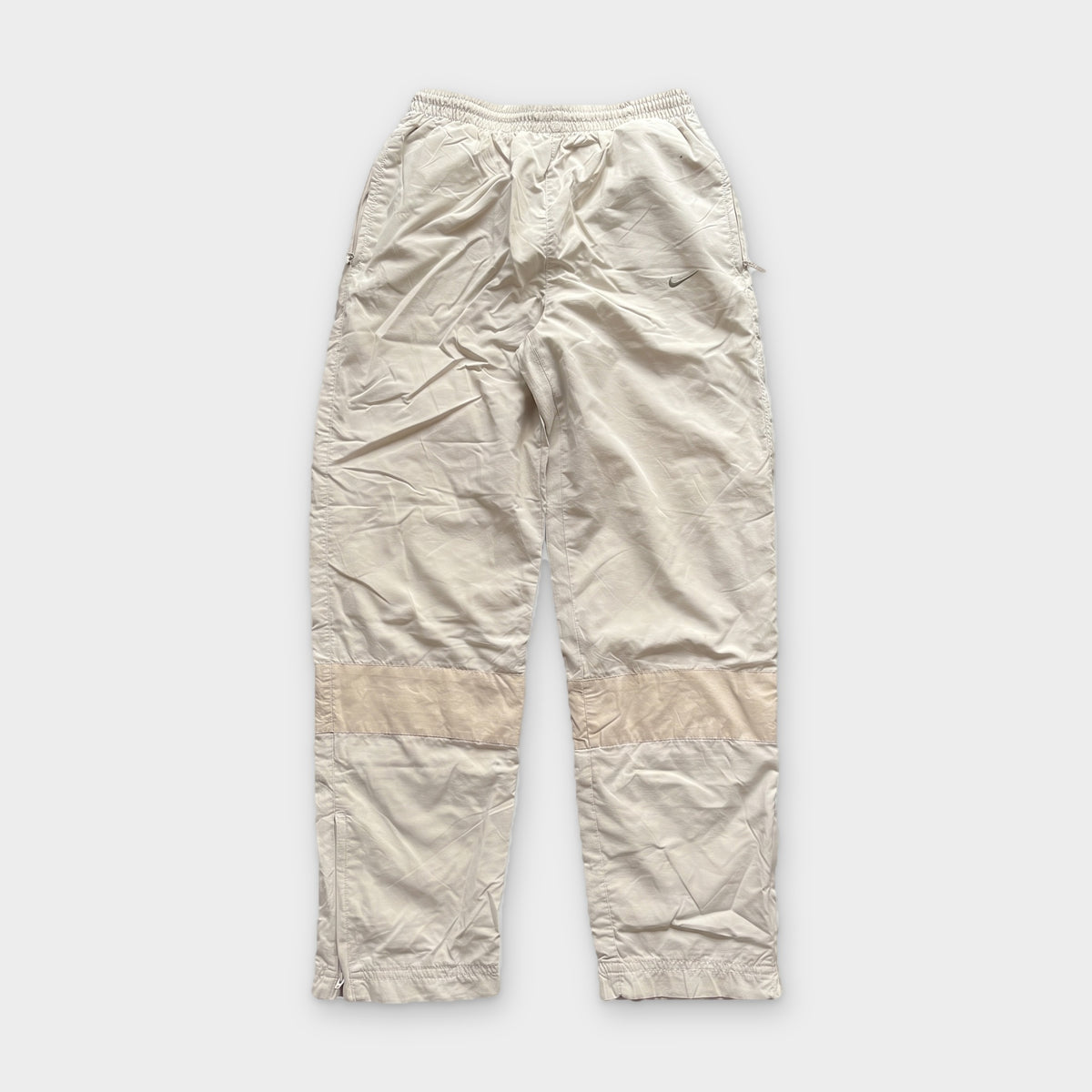 KI-Cover: Vintage Nike Trackpants (S), aus unseren Fotos geglättet (KI-Ansicht nach unseren Fotos)