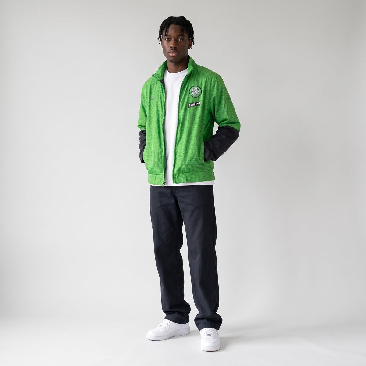 KI-Ansicht: Vintage Glasgow Trackjacket (L) getragen (KI-Visualisierung nach unseren Fotos)