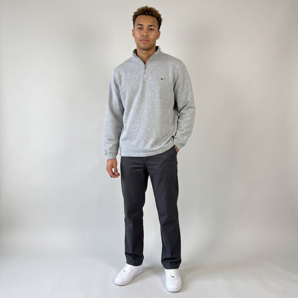 KI-Ansicht: Vintage Nike Halfzip (XL) getragen (KI-Visualisierung nach unseren Fotos)