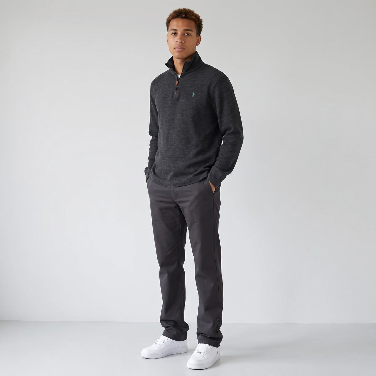 KI-Ansicht: Vintage Ralph Lauren Halfzip (L) getragen (KI-Visualisierung nach unseren Fotos)