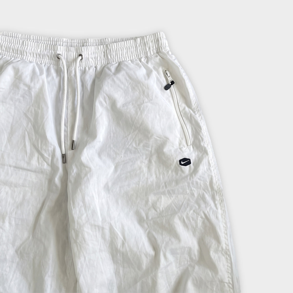 KI-Detail: Vintage Nike Trackpants (M), KI-Ansicht nach unseren Fotos