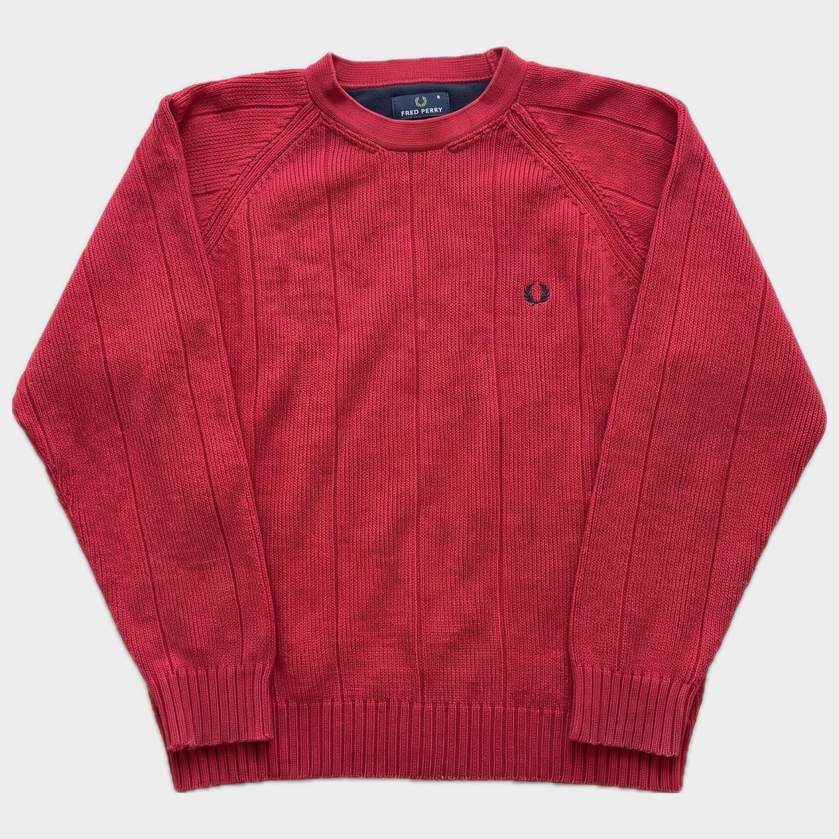 Glattes Liegefoto: Vintage Fred Perry Sweater (M) (KI-Aufbereitung, Zustand siehe echte Fotos)