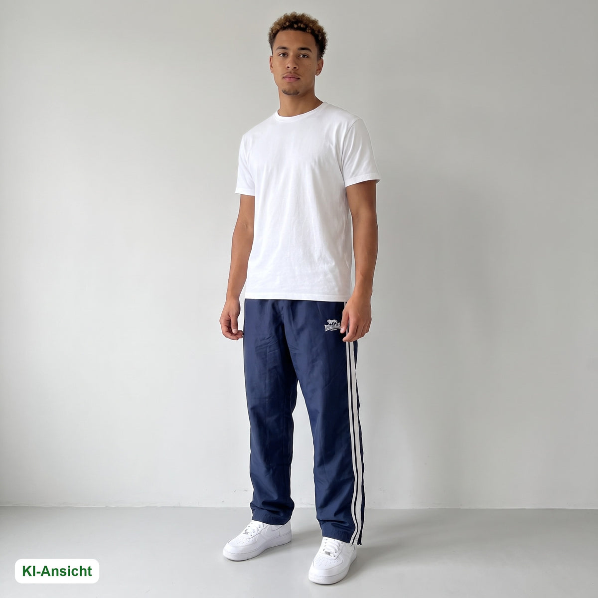 KI-Ansicht: Vintage Lonsdale Trackpants (S) getragen (KI-Visualisierung, Zustand siehe echte Fotos)