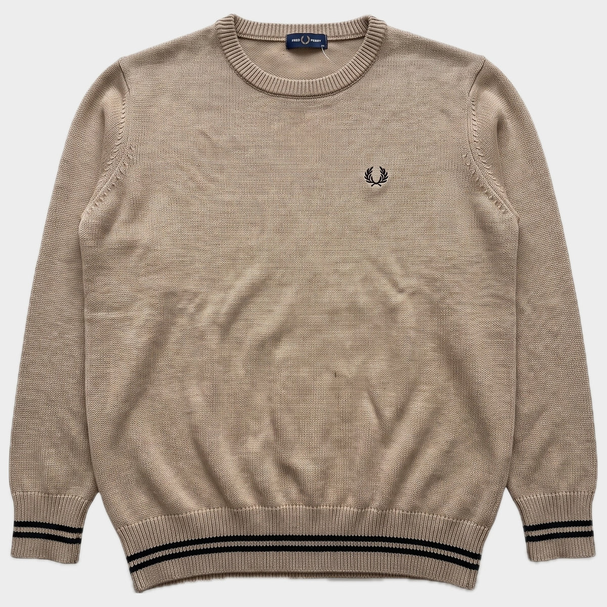 Glattes Liegefoto: Vintage Fred Perry Sweater (L) (KI-Aufbereitung, Zustand siehe echte Fotos)