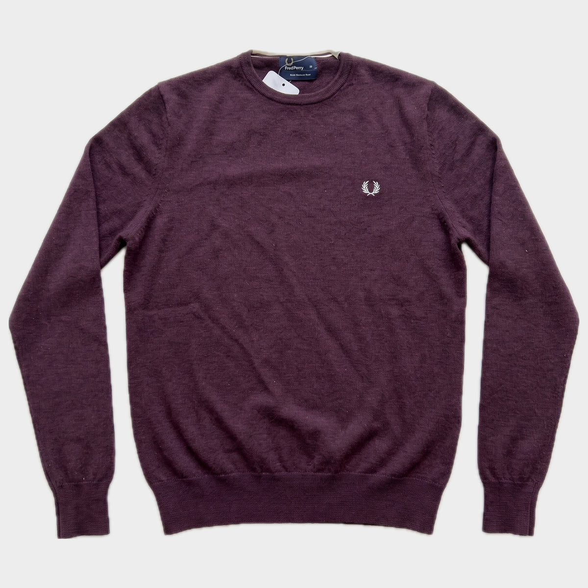 Glattes Liegefoto: Vintage Fred Perry Sweater (M) (KI-Aufbereitung, Zustand siehe echte Fotos)