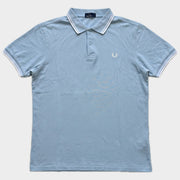 Glattes Liegefoto: Vintage Fred Perry Poloshirt (L) (KI-Aufbereitung, Zustand siehe echte Fotos)
