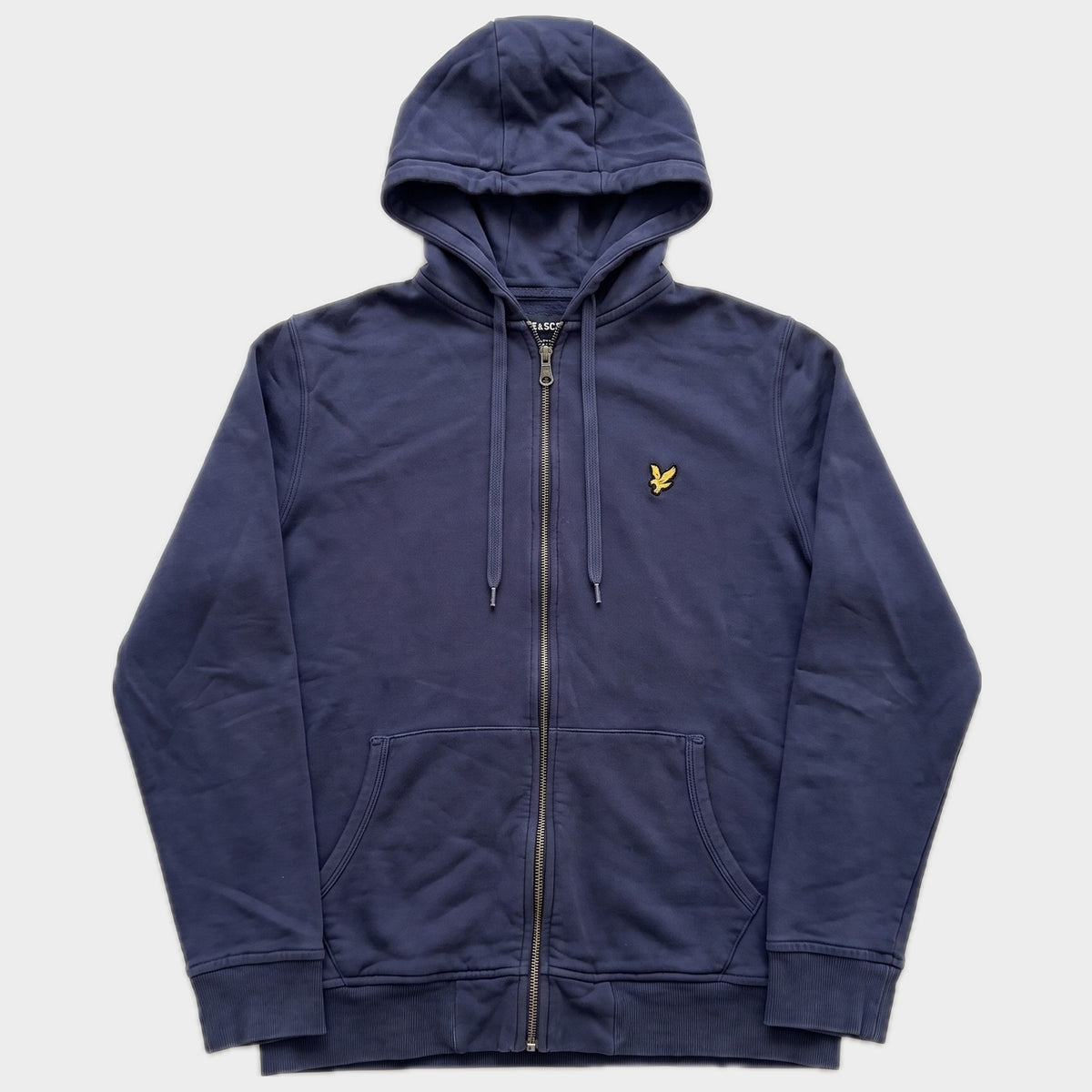 Glattes Liegefoto: Vintage Lyle & Scott Hoodie (M) (KI-Aufbereitung, Zustand siehe echte Fotos)