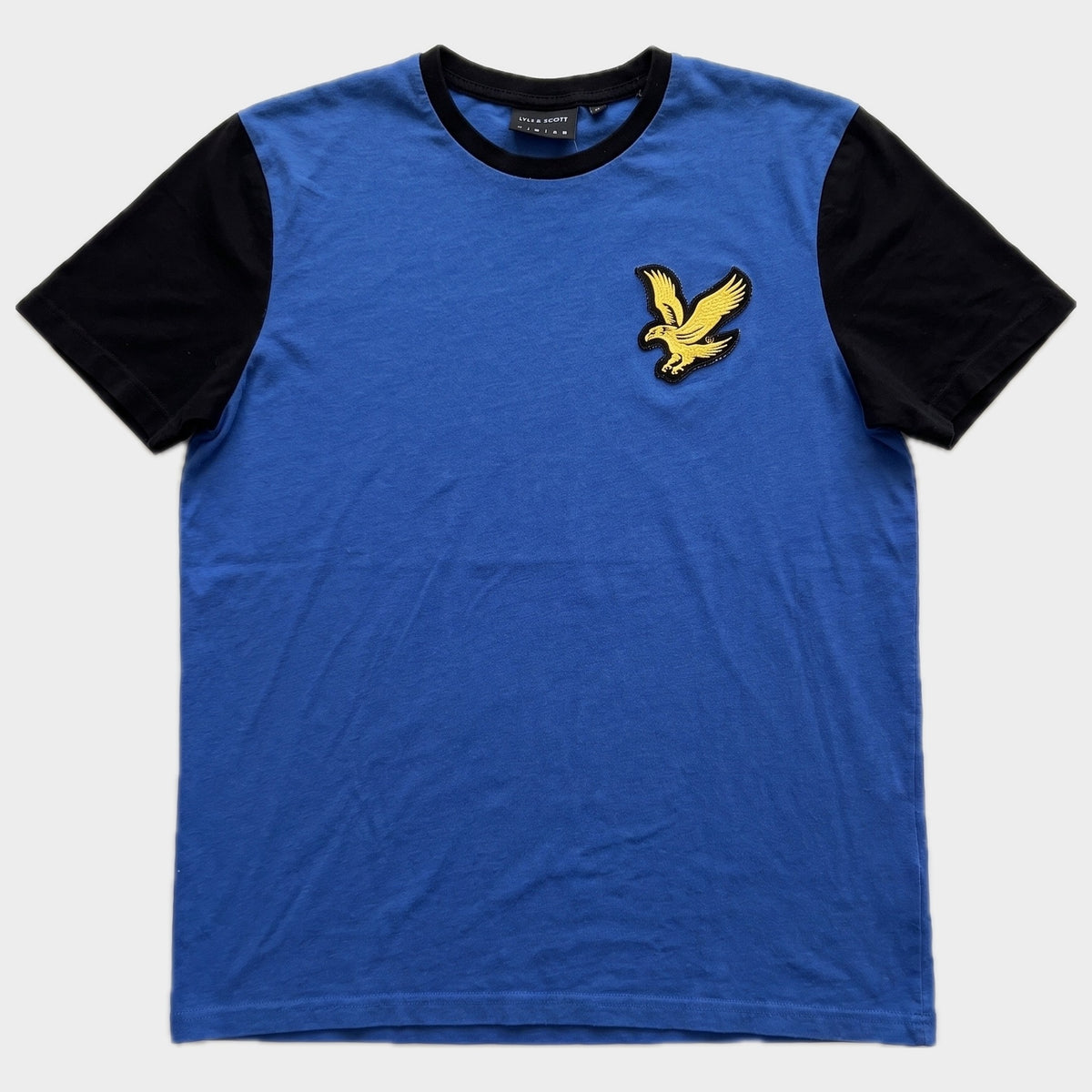Glattes Liegefoto: Vintage Lyle & Scott T-Shirt (M) (KI-Aufbereitung, Zustand siehe echte Fotos)