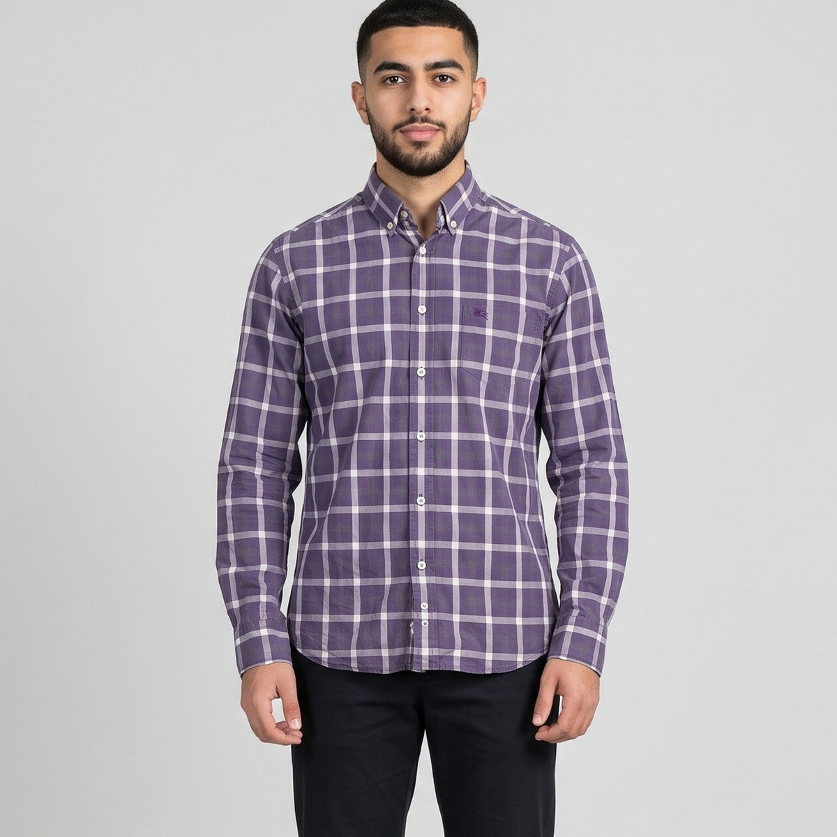 KI-Ansicht: Vintage Burberry Hemd (M) getragen (KI-Visualisierung, Zustand siehe echte Fotos)